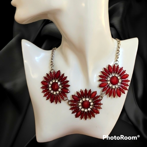 3/$30 Y2K Red Daisy Plastron Valentine's Statement Chain Necklace - Picture 1 of 6